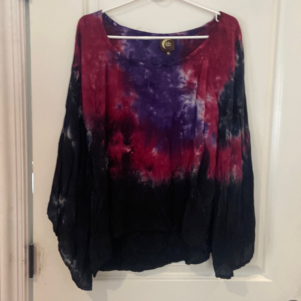 Blu moon tie dye batwing top